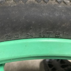 緑の一輪車の画像