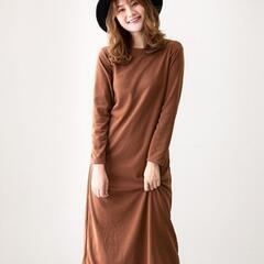 数回着用のみ★シンプル！無地長袖ロングワンピース☆の画像