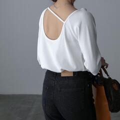 ほぼ未使用！！【Anss.me】バックオープンスクエアネックストラップTシャツの画像