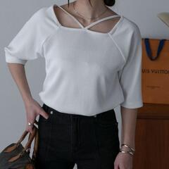 ほぼ未使用！！【Anss.me】バックオープンスクエアネックストラップTシャツの画像