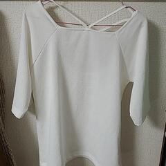 ほぼ未使用！！【Anss.me】バックオープンスクエアネックストラップTシャツの画像