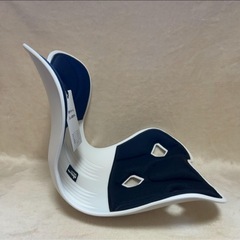 【未使用】骨盤サポートチェア ブラック 姿勢矯正 軽量 1kg デスクチェアの画像