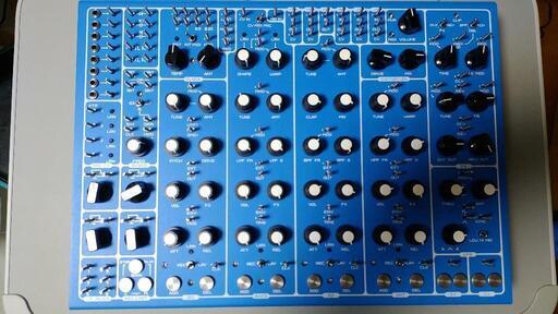 ロシアのシンセサイザーメーカー SOMA laboratory PULSAR-23