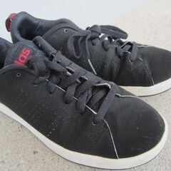 adidasローカットスニーカー