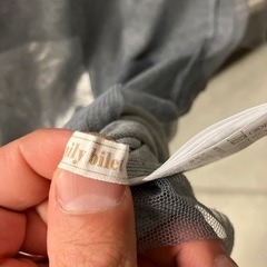 K2504-055 配送不可　mily bilet シアートップス 半袖 グレー シルバー サイズ:Ｌ ほつれ有りの画像