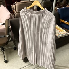 K2504-060 配送不可 JUNOAH プリーツロングスカート シルバー サイズ:Ｌ ほつれ有りの画像