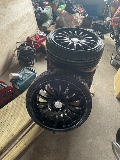 19インチホイール  カールソン4本通し