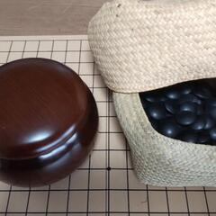 碁盤と碁石のセットの画像