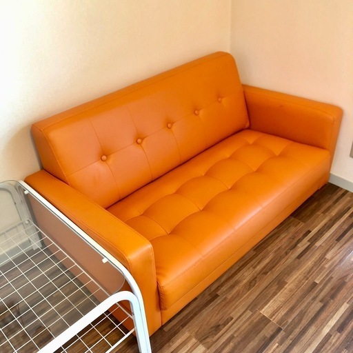 受付終了/オレンジ色 レザー風2人掛けソファー 2024 レトロ とガラス
