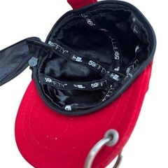 にゃー× NEW ERA キーホルダー レッド 新品タグ付き レア 廃盤の画像