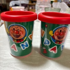 アンパンマンのコップ２つ