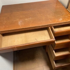 【差し上げます】昭和レトロな片袖机
の画像