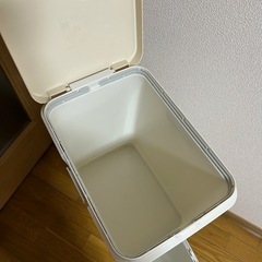 ゴミ箱　キャスター付きの画像