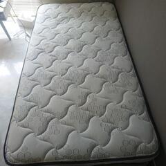 マットレス、ベッドフレーム