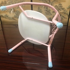 中古 幼児椅子 ピンクの画像