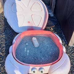 砂場　カニの画像