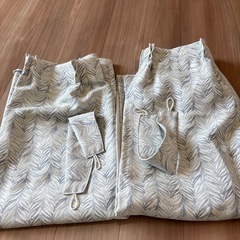 カーテン2枚組の画像