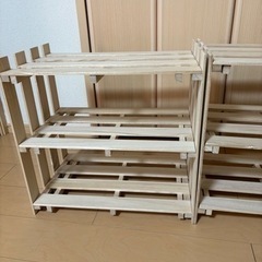 スノコで作った簡易的な小物置きの画像
