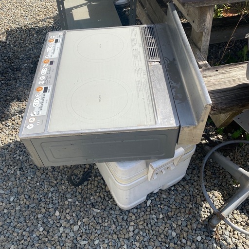 据置き型IHクッキングヒーター 2口　uhp-v31s 東芝　250v