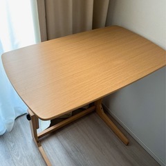 高さ調整できるテーブル