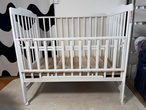 配達可　美品KATOJI ベビーベッドと西川のマットレス