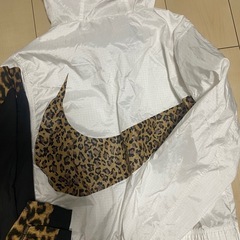 ナイキ　スポーツウェア　ヒョウ柄の画像