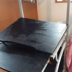 新生活に☆パソコンデスク　便利なスリムサイズの画像