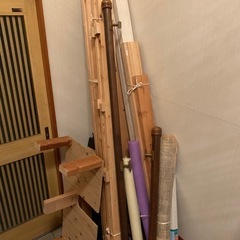 ディアウォールと柱などの端材。
