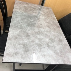 ?ダイニングテーブル4点セット?