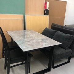 ?ダイニングテーブル4点セット?