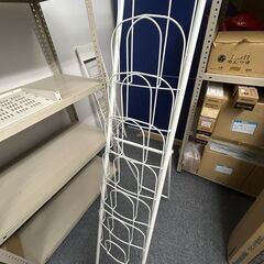 [カタログスタンド]。土日祝日に取りに来ていただけるのであれば、安価でお譲りいたします。の画像