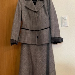 入学式などに　レディーススーツ
