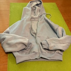 ショート丈パーカー
