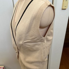 新品未使用　S〜M ベスト　カーディガンの画像
