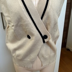 新品未使用　S〜M ベスト　カーディガンの画像