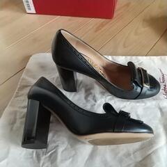 フェラガモ パンプス