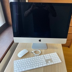 Apple iMac 21.5inchの画像
