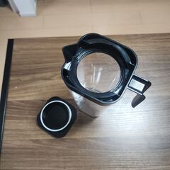 ねじ式蓋付き取っ手付きピッチャーの画像