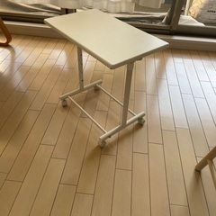 可動式サイドテーブル　白色