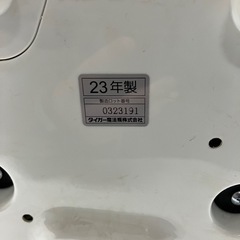 Y 2504-081 TIGER マイコン炊飯ジャー JBH-G101 5.5合炊き 2023年製 通電確認済み キズ 汚れありの画像