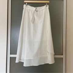 白スカート×2とグレーワンピースの画像