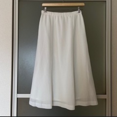 白スカート×2とグレーワンピースの画像