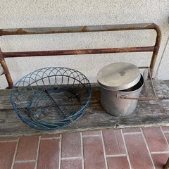 古い昭和のワイヤーバスケット&アルミの筆洗器の画像