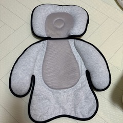 美品　チャイルドシート用スペースクッション グレー