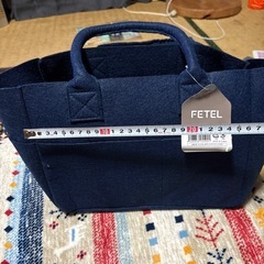 フェルト生地のバックの画像