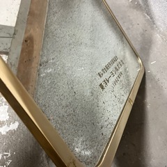 雰囲気のある大きめの鏡 の画像
