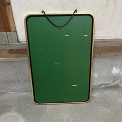 雰囲気のある大きめの鏡 の画像