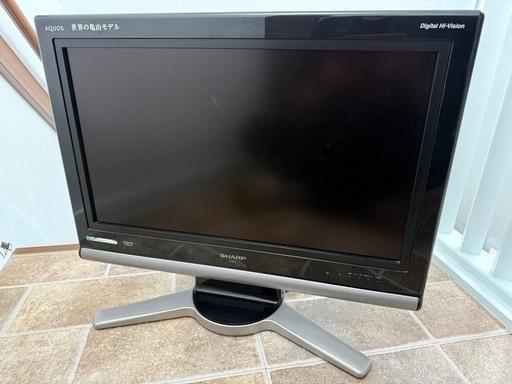 SHARP製のAQUOS液晶テレビLC-26D10、デジタルハイビジョン対応、HDMIやAV端子付き