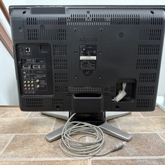 SHARP製のAQUOS液晶テレビLC-26D10、デジタルハイビジョン対応、HDMIやAV端子付きの画像