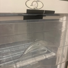 【掲載終了】アイリスオーヤマ　60L　説明書あり　冷凍庫　グランドライン(Grand-Line ) AFR-60L01SL シルバー　の画像